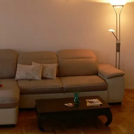 Apartament Big 4-bdr With City View